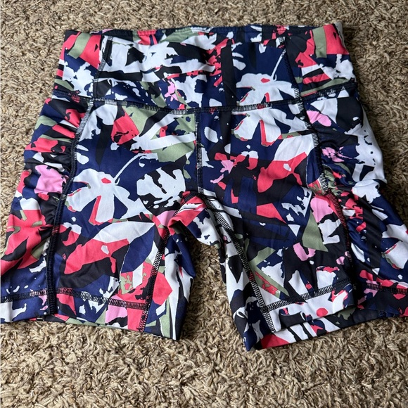 lululemon athletica Pants - Lululemon High Rise Biker Shorts Size 6 Ruched Side Multicolor Abstract Print